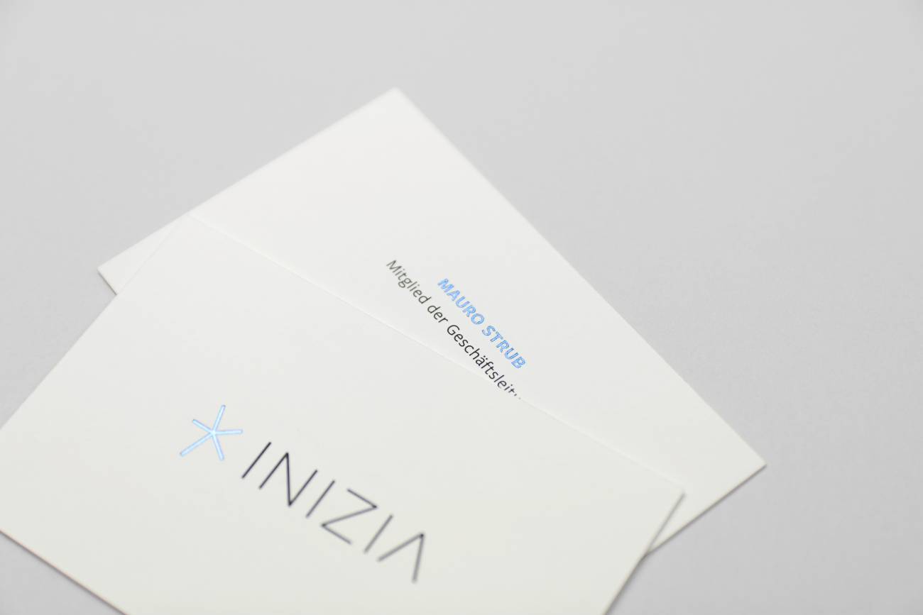 INIZIA Visitenkarten mit Logo-Praegung